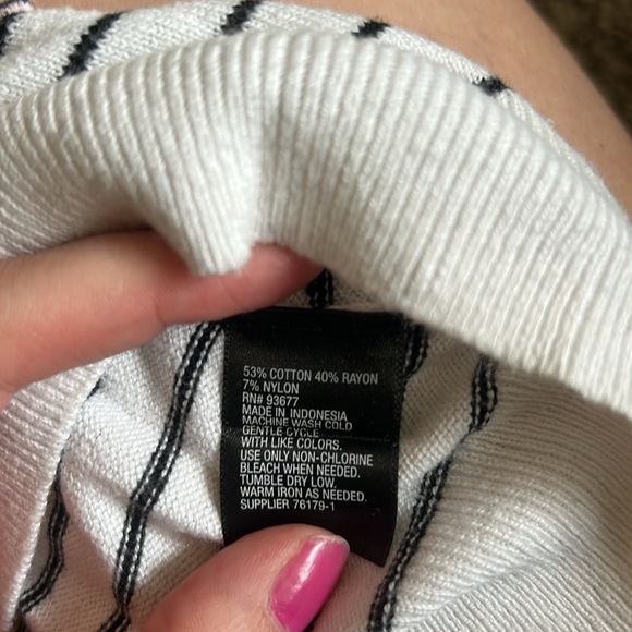 Black and’s White Striped Worthington Sweater - Picture 4 of 5